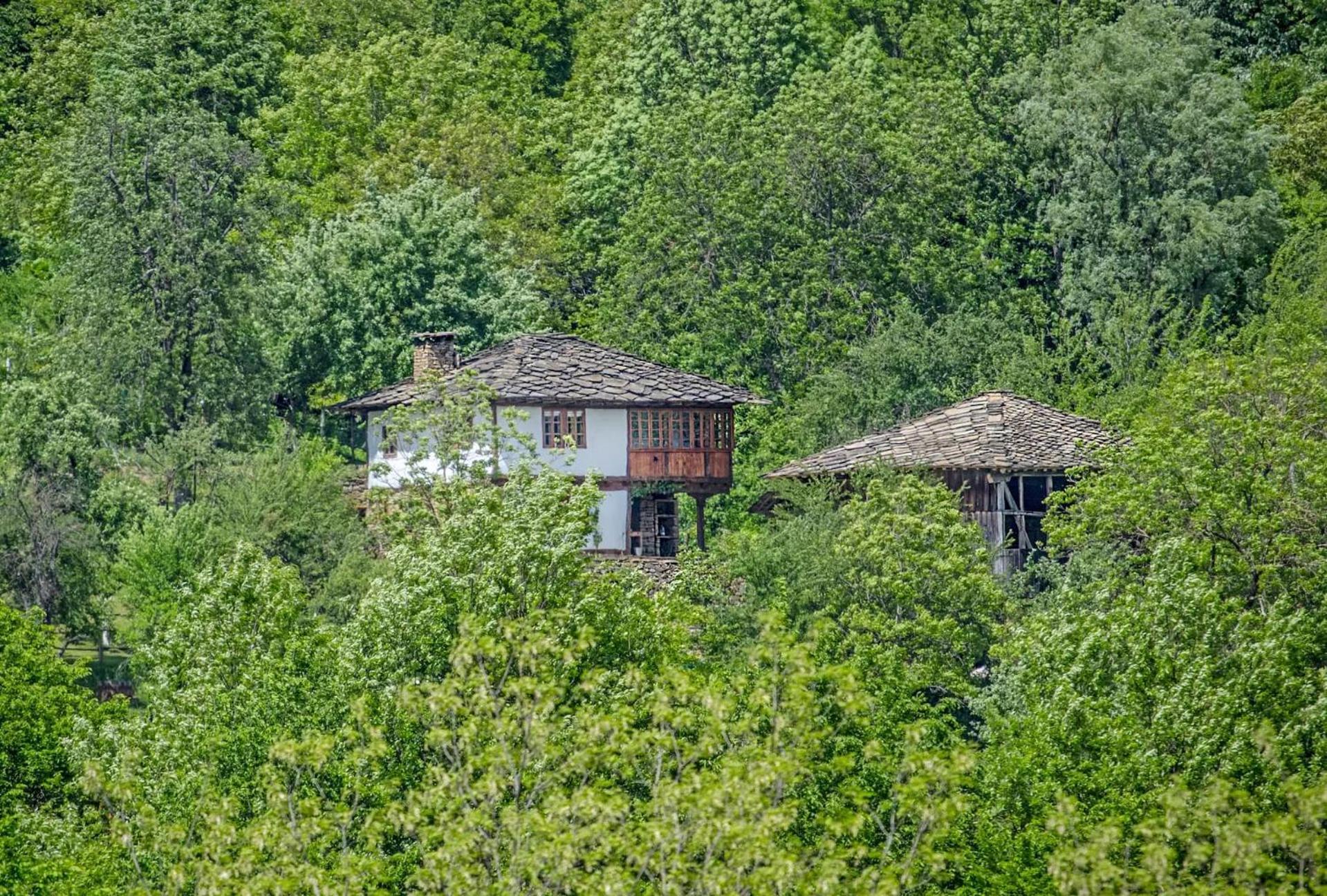 Вилла Authentic House With Stunning Mountain View - Karashka Априлци Экстерьер фото