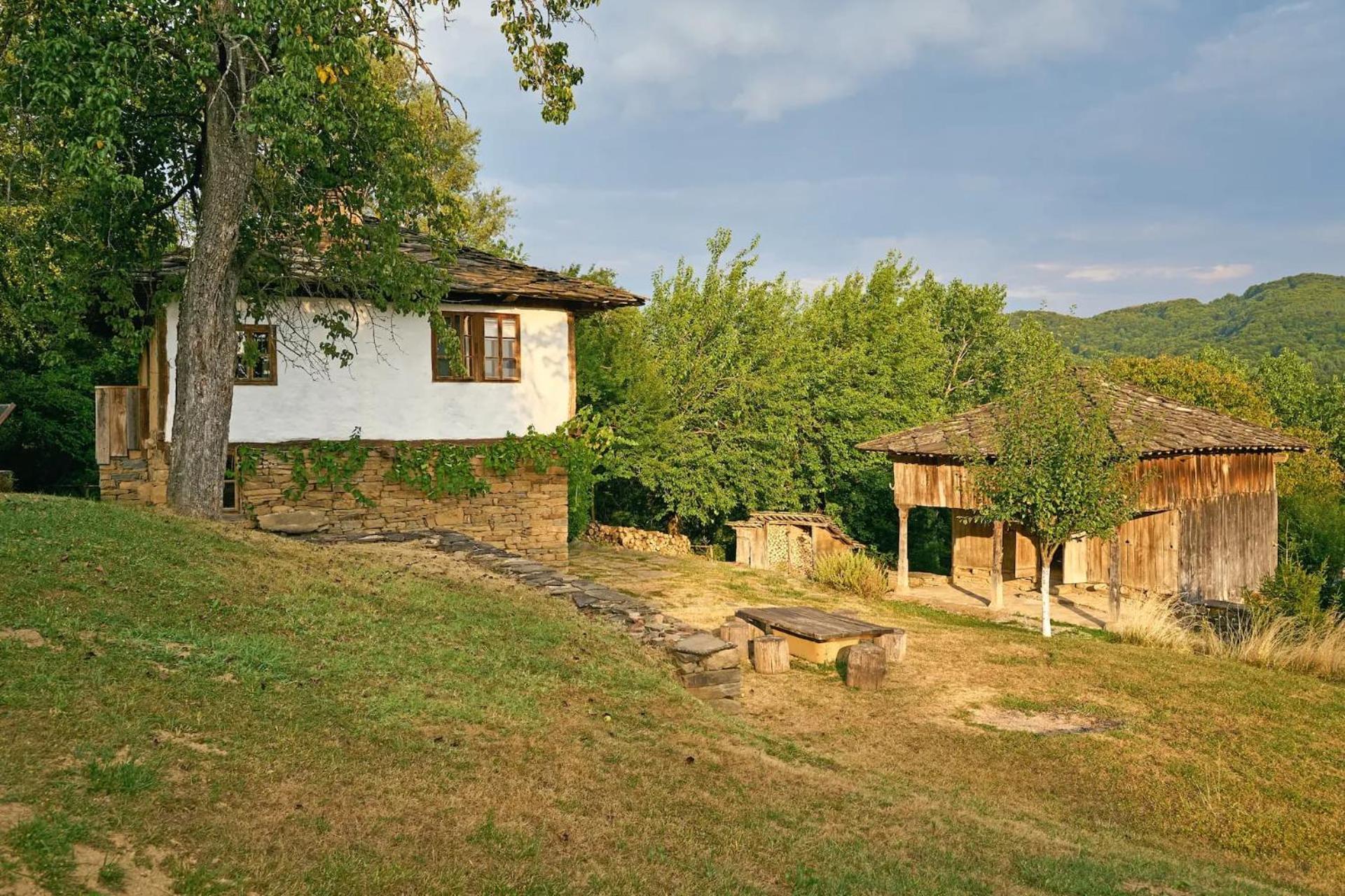 Вилла Authentic House With Stunning Mountain View - Karashka Априлци Экстерьер фото