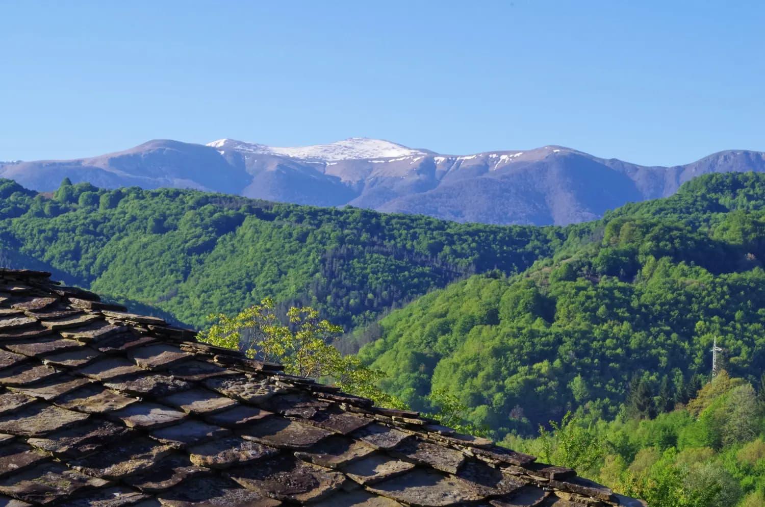 Вилла Authentic House With Stunning Mountain View - Karashka Априлци Экстерьер фото