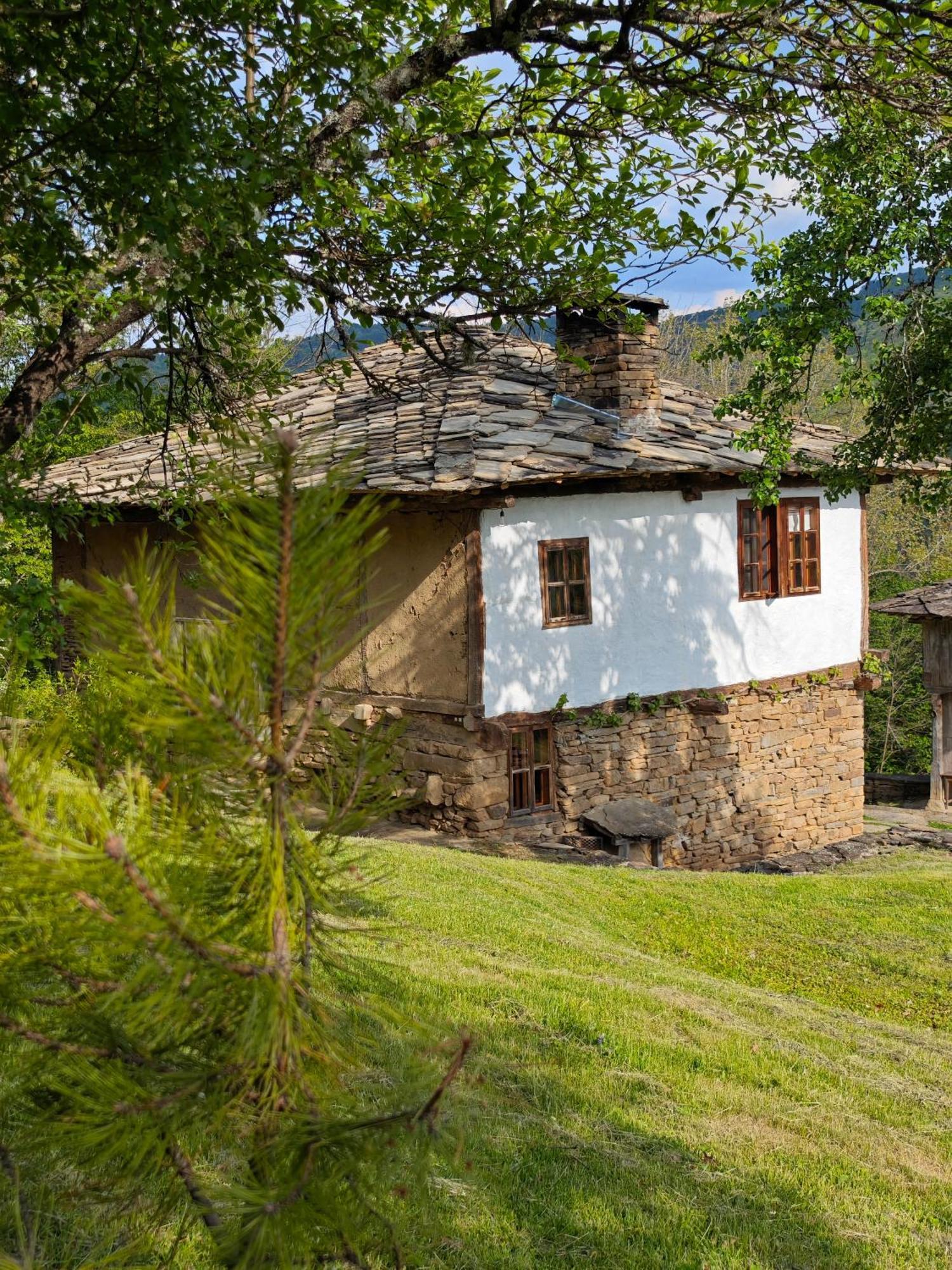 Вилла Authentic House With Stunning Mountain View - Karashka Априлци Экстерьер фото