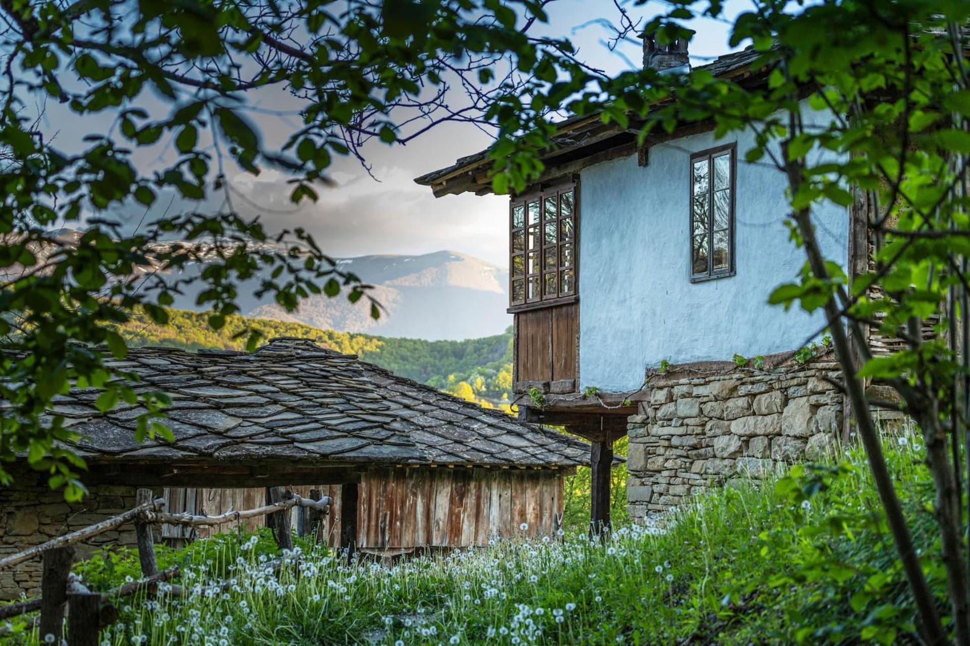 Вилла Authentic House With Stunning Mountain View - Karashka Априлци Экстерьер фото